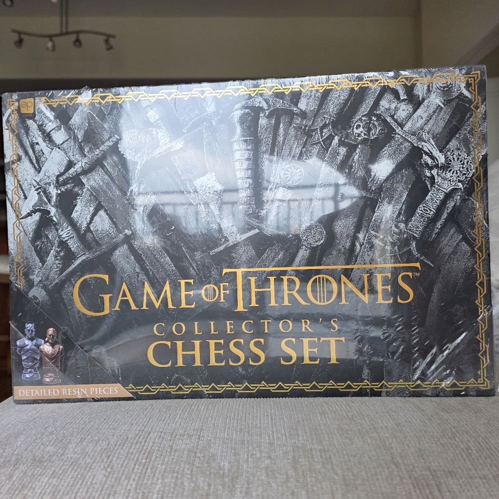 Collector's Chess Set - Black and Gold Game Of Thrones GOT
